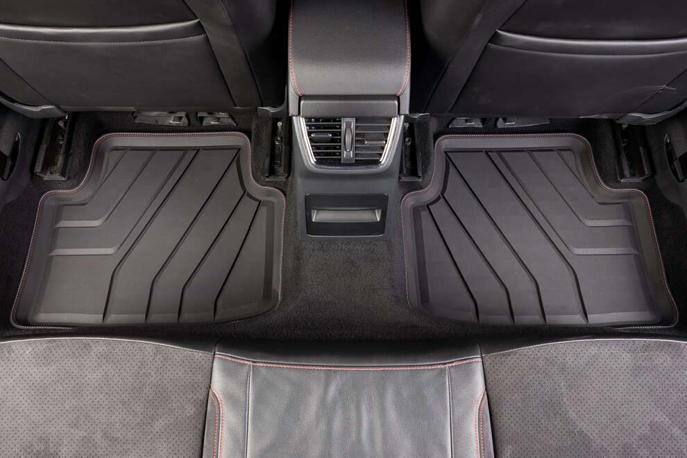 Seat Leon IV 2020- Dywaniki gumowe SPARTLine AP1101/3  - Nubuk czarny (nitka biało-czerwona)