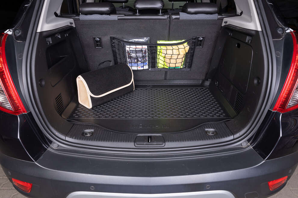 Kuferek samochodowy do bagażnika - MAX-DYWANIK (poziomy) – Czarny ( z beżowymi boczkami)