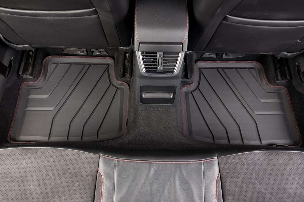 Volkswagen Golf Sportsvan 2014-2020 Dywaniki gumowe SPARTLine AP1102/2  - Nubuk czarny (nitka czerwono-czerwona)